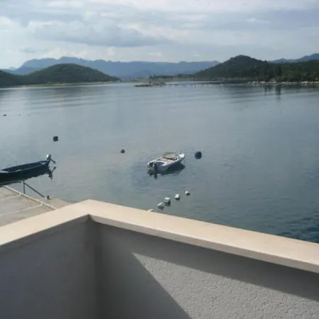Apartment Seafront Kreso Blace