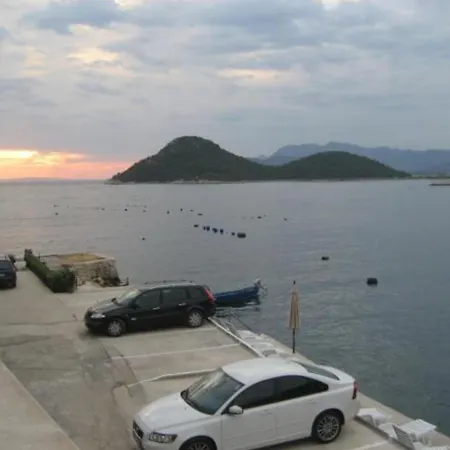 Seafront Kreso Apartment