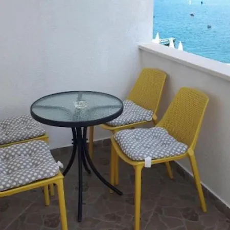 Seafront Kreso Apartment