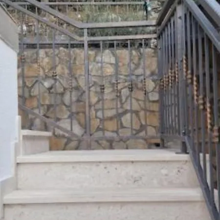 Seafront Kreso Apartment *