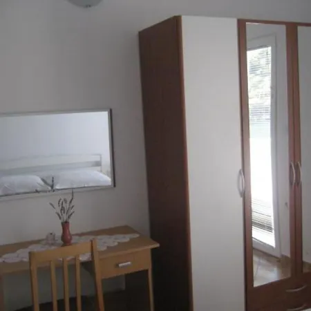 Seafront Kreso Apartment Blace